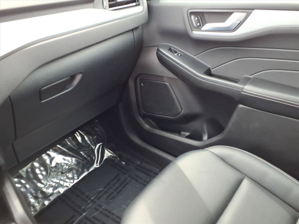 Used 2025 Ford Escape Platinum AWD/4WD image 22