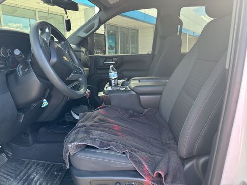 Used 2022 Chevrolet Silverado 2500 Custom w/ Gooseneck/5TH Wheel Package AWD/4WD image 8