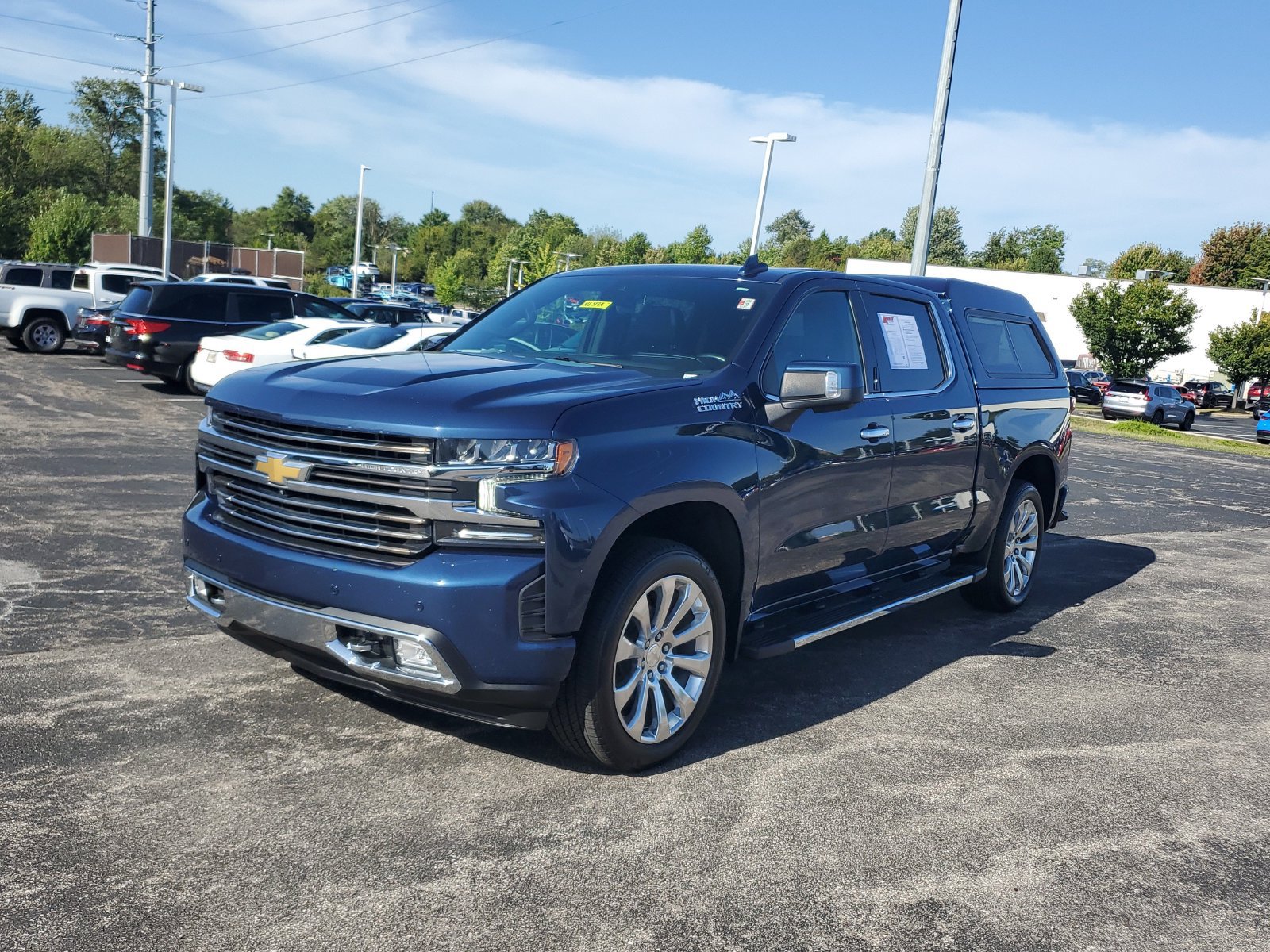 Used 2022 Chevrolet Silverado 1500 High Country w/ Technology Package AWD/4WD image 2