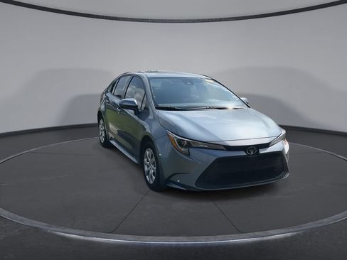 Certified 2022 Toyota Corolla LE FWD image 3