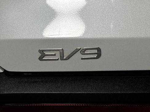 Used 2024 Kia EV9 Wind AWD/4WD image 25
