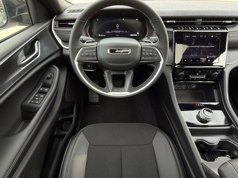New 2025 Jeep Grand Cherokee L Altitude AWD/4WD image 11