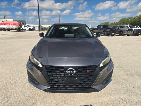 Used 2023 Nissan Altima 2.5 SR w/ SR Premium Package FWD image 8