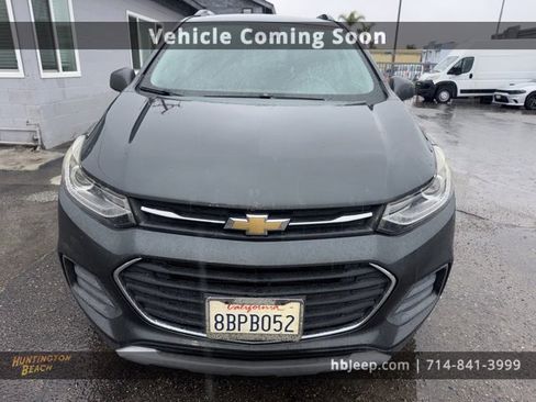 Used 2017 Chevrolet Trax LT w/ LT Convenience Package image 2