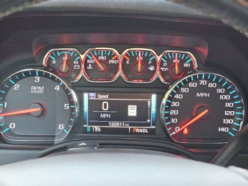 Used 2019 Chevrolet Suburban LT image 19