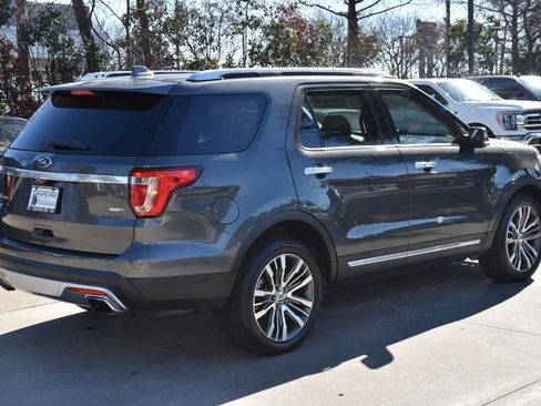 Used 2017 Ford Explorer Platinum image 7