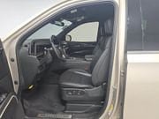 Used 2021 Cadillac Escalade ESV Luxury w/ LPO, Illumination Package AWD/4WD image 3