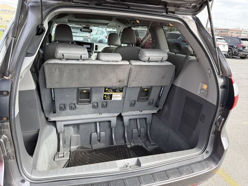Used 2019 Toyota Sienna XLE Premium AWD/4WD image 33