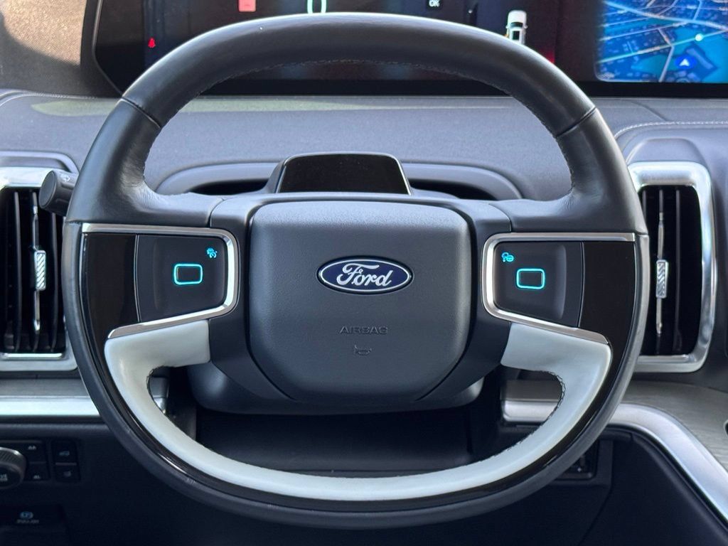 Used 2025 Ford Expedition Max Platinum AWD/4WD image 8
