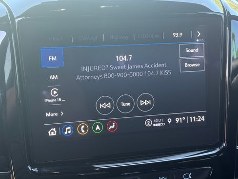 Used 2023 Chevrolet Traverse RS image 21