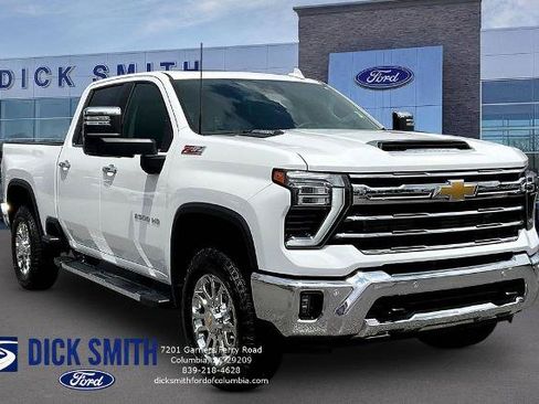 Used 2026 Chevrolet Silverado 2500 LTZ w/ LTZ Convenience Package AWD/4WD image 3
