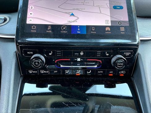 Used 2023 Jeep Grand Cherokee Limited w/ Black Appearance Package AWD/4WD image 19