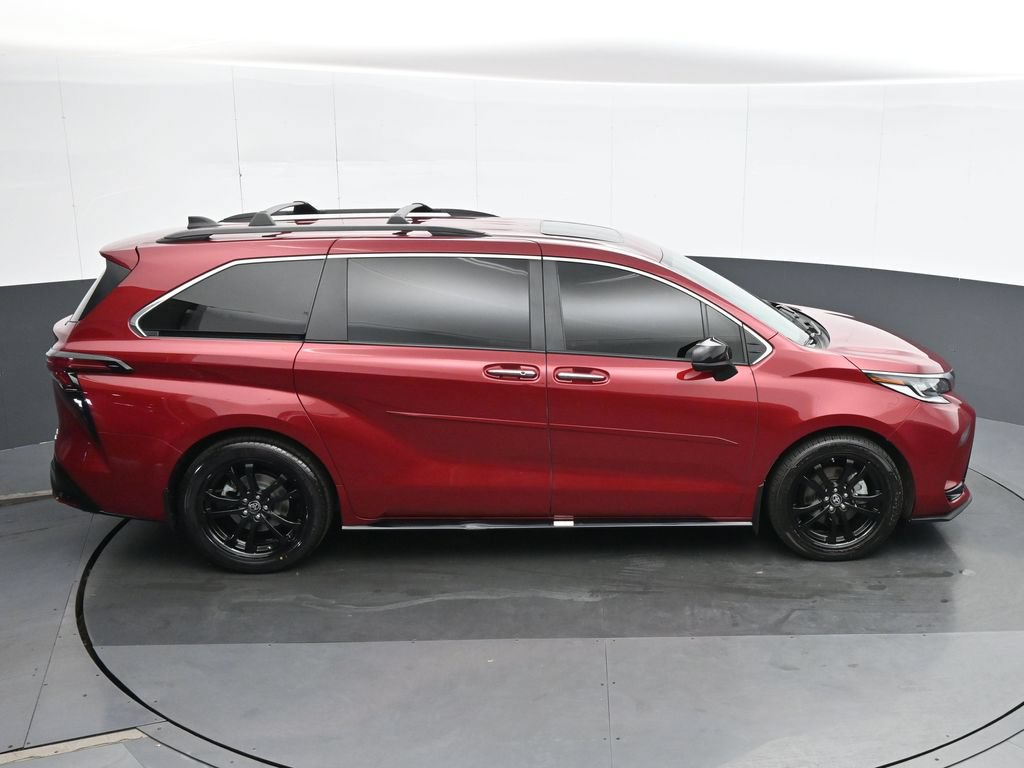 Used 2024 Toyota Sienna XSE FWD image 25