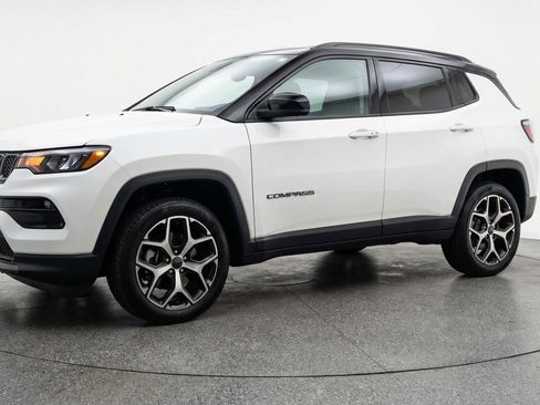 Used 2025 Jeep Compass Limited AWD/4WD image 3