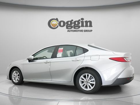 Used 2026 Toyota Camry LE w/ Convenience Package FWD image 7
