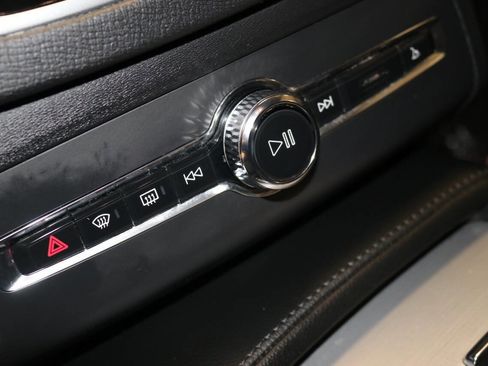 Used 2022 Volvo XC90 T5 Momentum image 57
