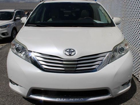 Used 2014 Toyota Sienna Limited w/ Limited Premium Package image 4
