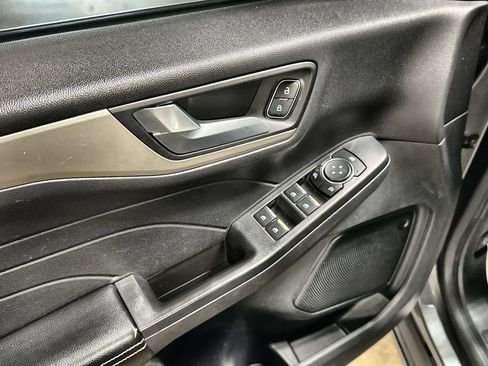 Used 2021 Ford Escape SE FWD image 14