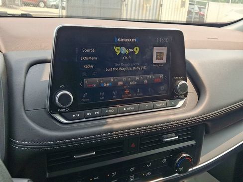 Used 2023 Nissan Rogue S AWD/4WD image 18