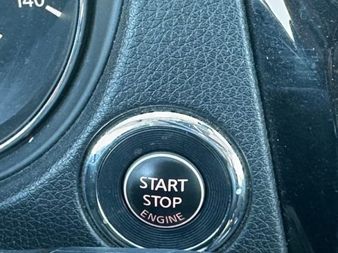 Used 2019 Nissan Rogue SV w/ Premium Package image 15