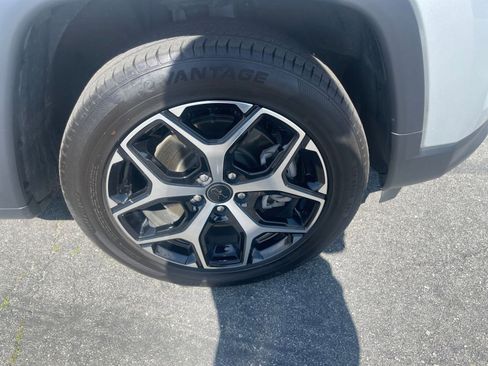 Used 2025 Jeep Compass Limited image 31