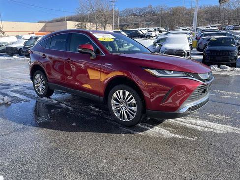 Certified 2021 Toyota Venza XLE image 6