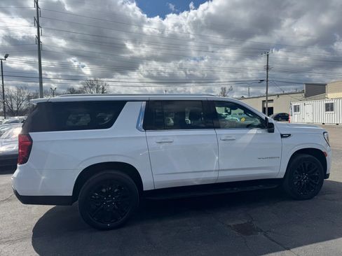 Used 2024 GMC Yukon XL SLE w/ Gmc Pro Safety Plus Package AWD/4WD image 8