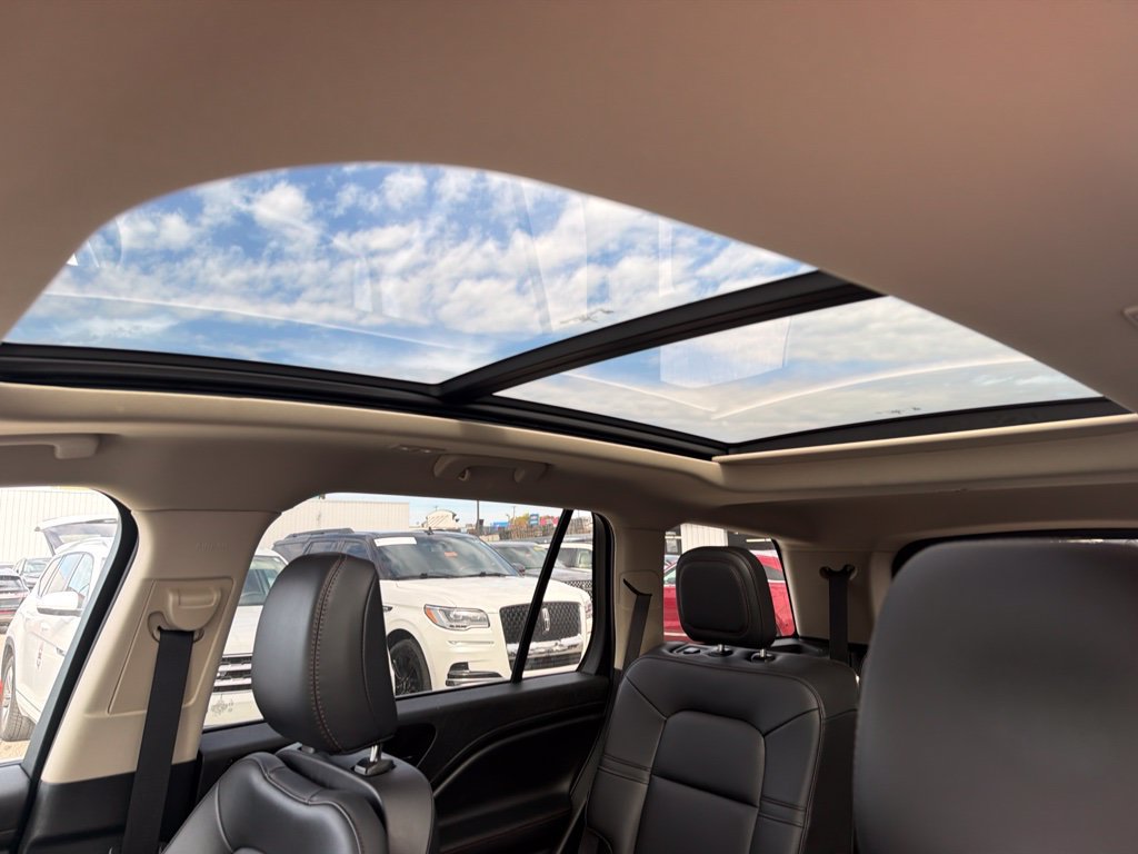 Used 2024 Lincoln Aviator AWD w/ Premium Package image 13
