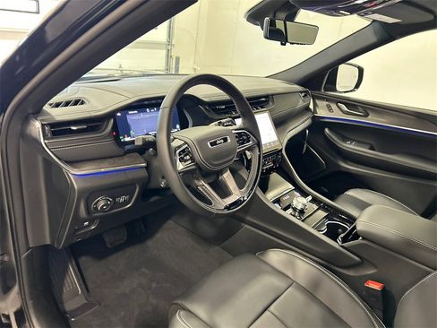 New 2025 Jeep Grand Cherokee Overland w/ Adv Protech Group III image 17