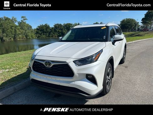 Certified 2025 Toyota Highlander XLE AWD/4WD image 1