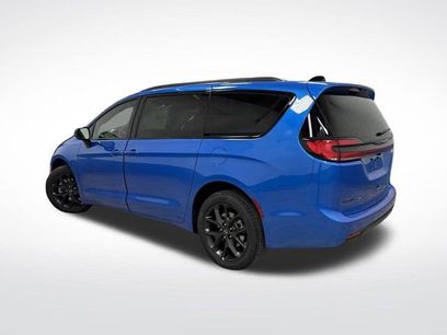 New 2026 Chrysler Pacifica Select