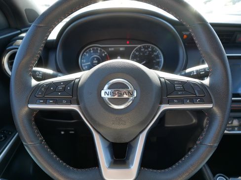 Used 2019 Nissan Kicks SR w/ SR Premium Package FWD image 25