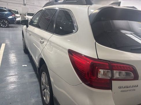 Used 2017 Subaru Outback 2.5i Premium AWD/4WD image 7