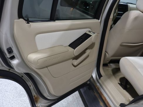 Used 2006 Ford Explorer XLT AWD/4WD image 19