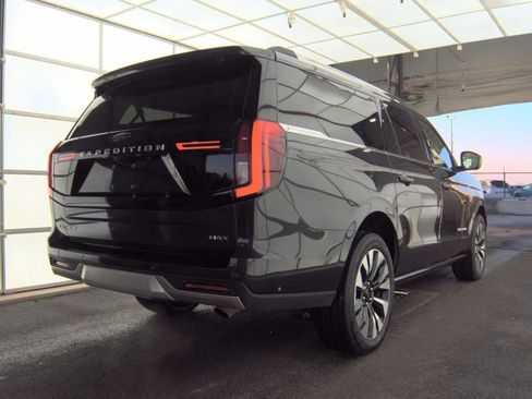 Used 2025 Ford Expedition Max Platinum w/ Driver's Package image 3