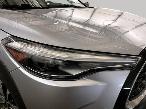 Used 2022 Toyota Corolla Cross XLE w/ Convenience Package AWD/4WD image 27