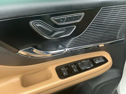 Certified 2022 Lincoln Corsair Reserve w/ Elements Package FWD image 16