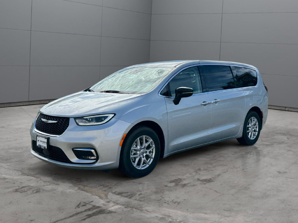 Used 2024 Chrysler Pacifica Touring-L FWD image 7