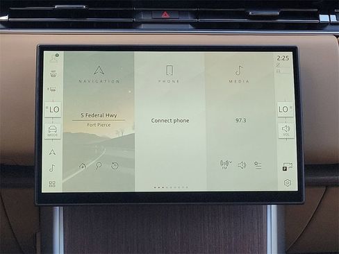 New 2026 Land Rover Range Rover Long Wheelbase SE image 21