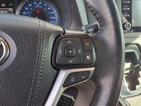 Used 2019 Toyota Sienna XLE w/ XLE Navigation Package FWD image 15