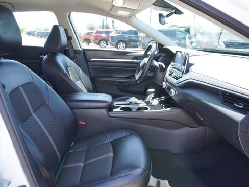 Used 2024 Nissan Altima 2.5 SR FWD image 29