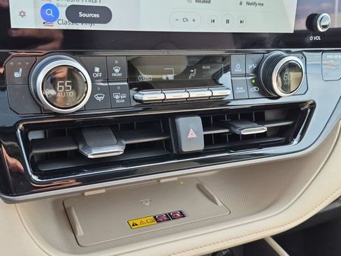 Certified 2025 Toyota Highlander XLE AWD/4WD image 15