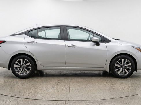 Used 2025 Nissan Versa SV image 11