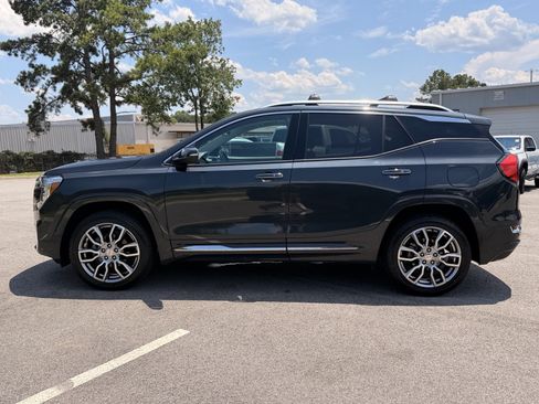 Used 2022 GMC Terrain Denali w/ Denali Premium Package AWD/4WD image 15