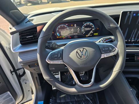 New 2026 Volkswagen Tiguan SE R-Line AWD/4WD image 14