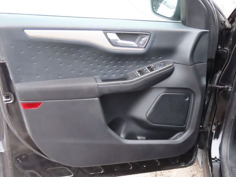 Used 2020 Ford Escape SE image 24