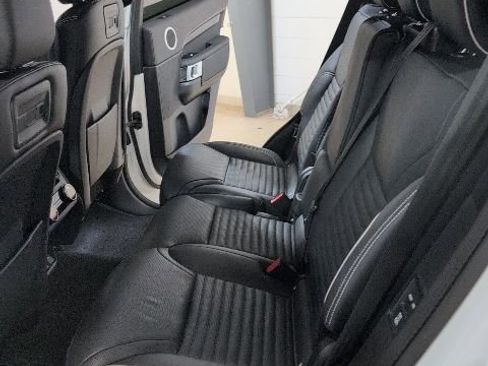 Used 2022 Land Rover Discovery S R-Dynamic image 11