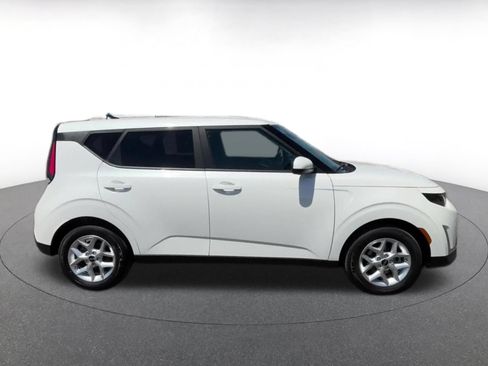 Used 2025 Kia Soul LX w/ LX Technology Package FWD image 16