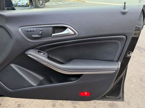 Used 2014 Mercedes-Benz CLA 250 image 33