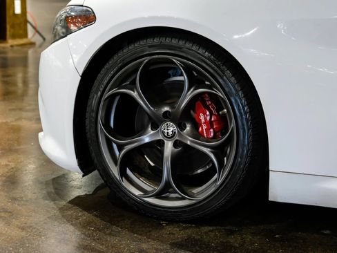 Used 2019 Alfa Romeo Giulia w/ Quick Order Package 22K Sport RWD image 62